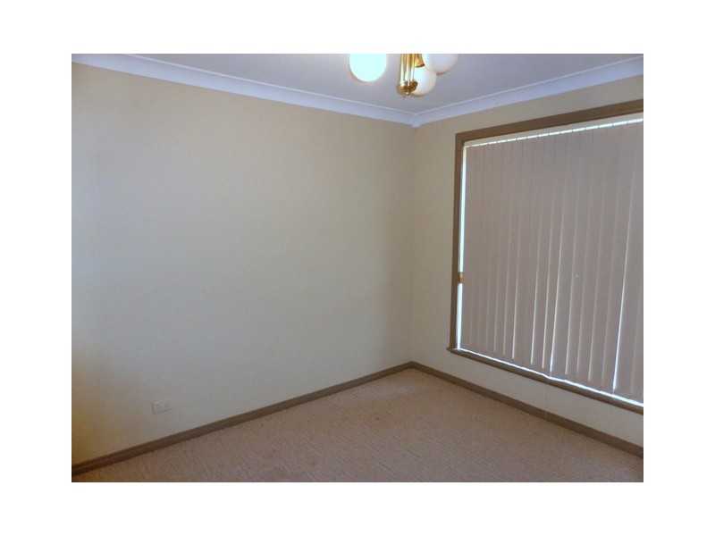 1/4 Friendship Place, Parkes NSW 2870