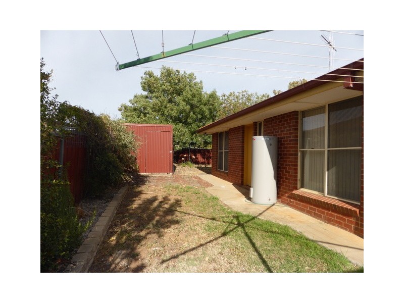 1/4 Friendship Place, Parkes NSW 2870