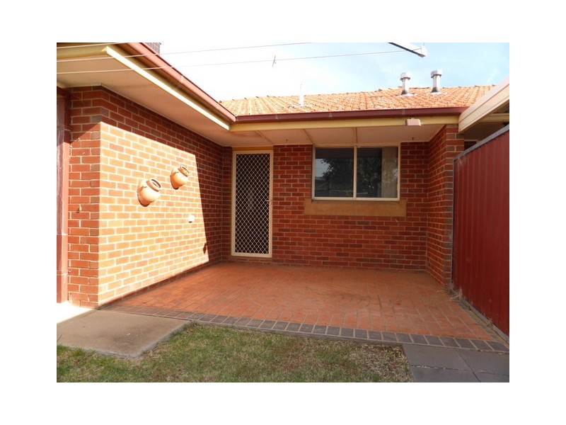 1/4 Friendship Place, Parkes NSW 2870