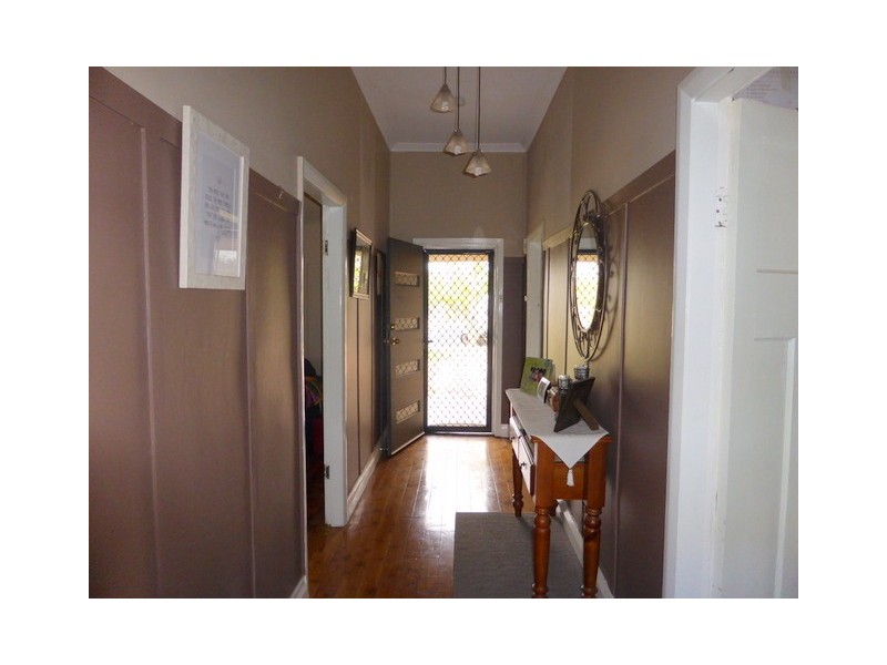 20 Junction Street, Parkes NSW 2870