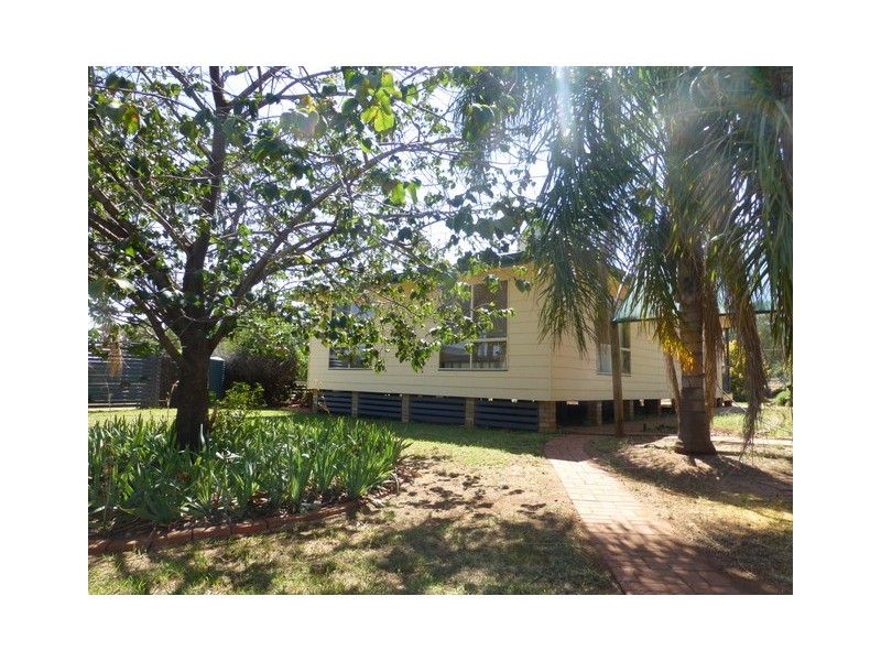 2 Newell Highway, Peak Hill NSW 2869