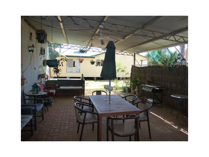 2 Newell Highway, Peak Hill NSW 2869