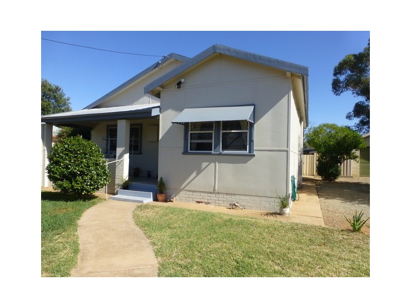 12 Lynch Street, Parkes NSW 2870