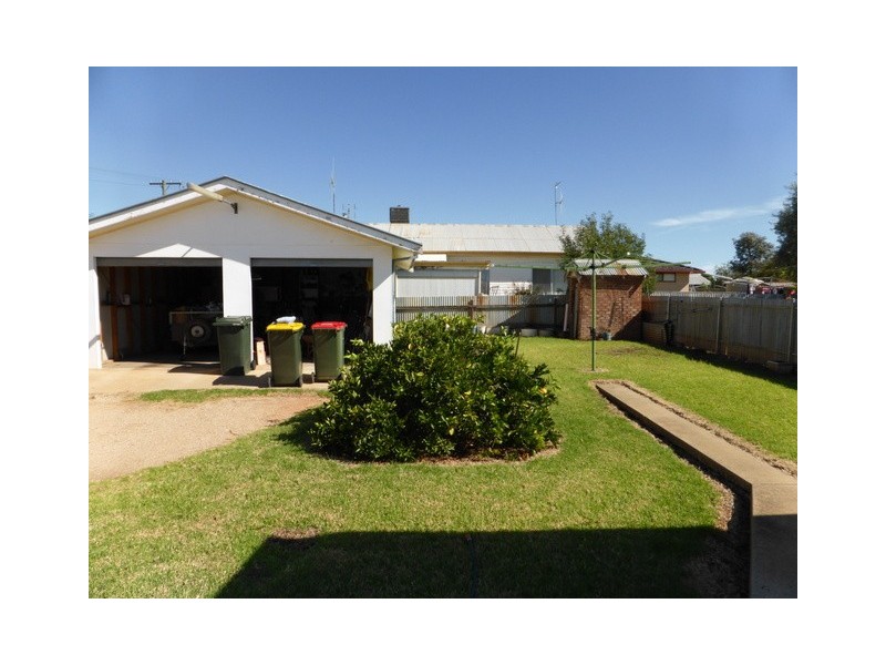 4 Armstrong Street, Parkes NSW 2870