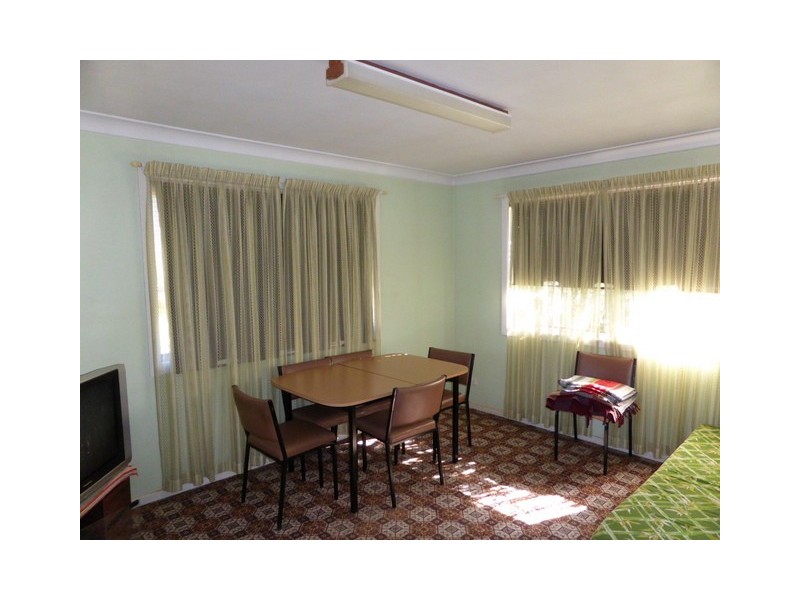 4 Armstrong Street, Parkes NSW 2870