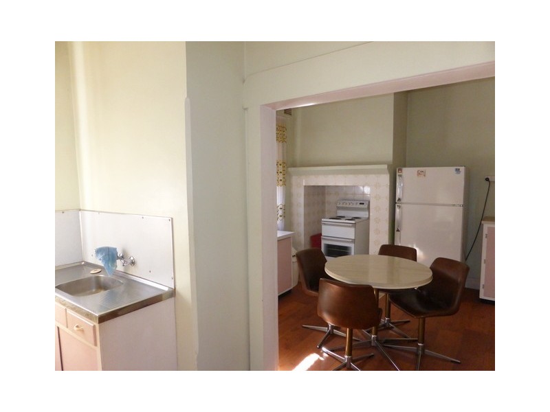 4 Armstrong Street, Parkes NSW 2870