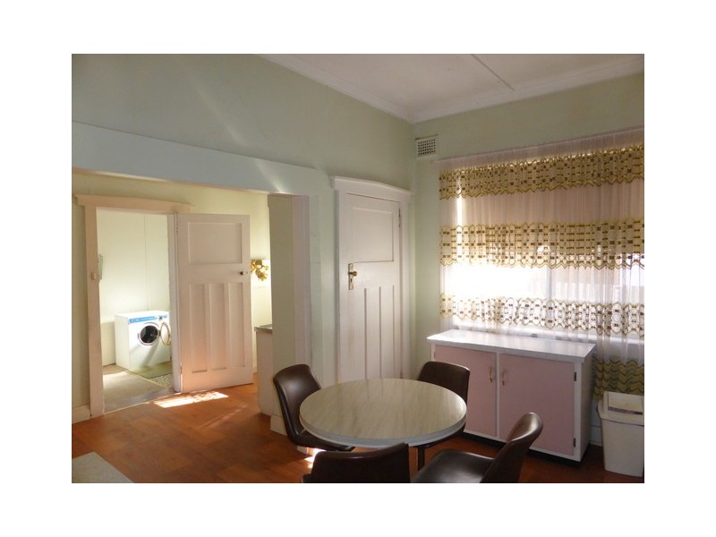 4 Armstrong Street, Parkes NSW 2870