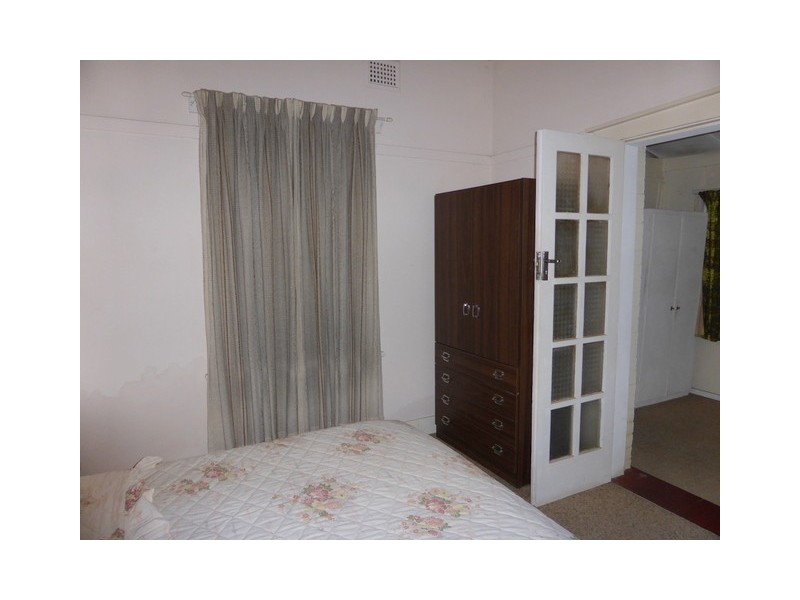 4 Armstrong Street, Parkes NSW 2870