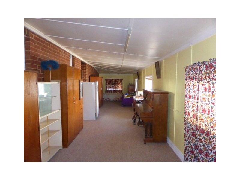 4 Armstrong Street, Parkes NSW 2870