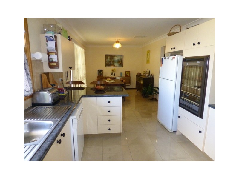 7 Fraser Avenue, Peak Hill NSW 2869