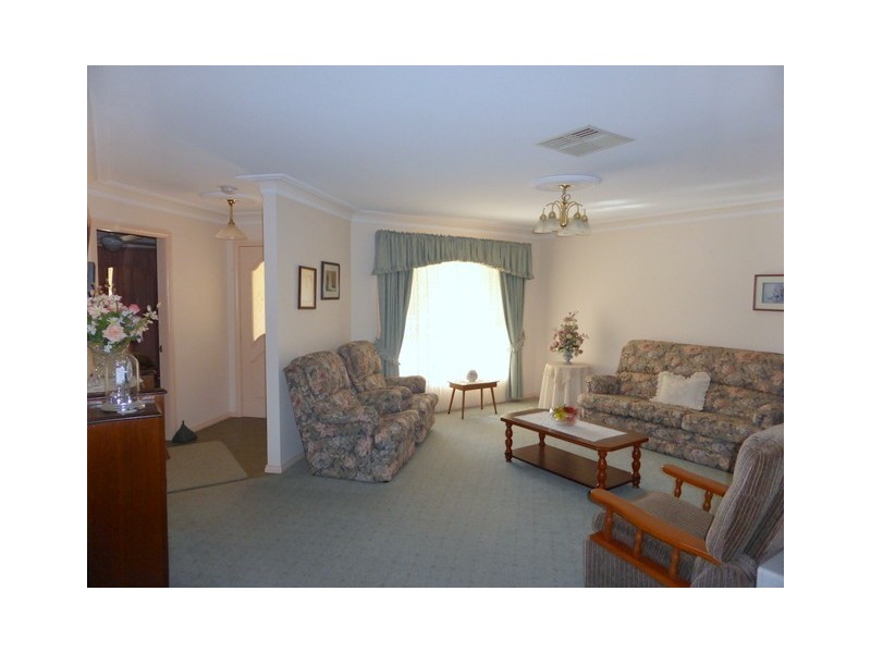 9 Angeleish Avenue, Parkes NSW 2870