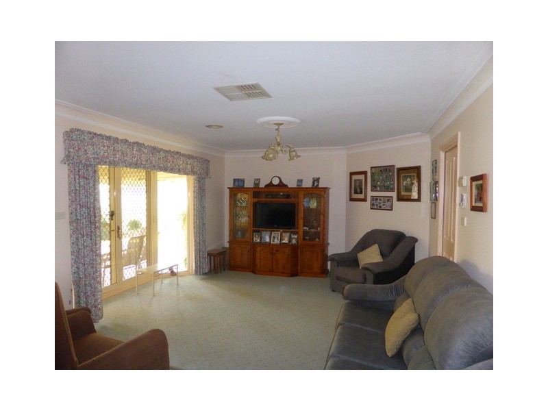 9 Angeleish Avenue, Parkes NSW 2870
