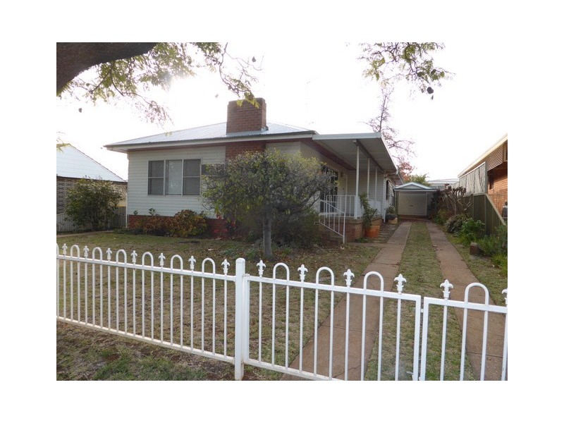 4 Belmore Avenue, Parkes NSW 2870