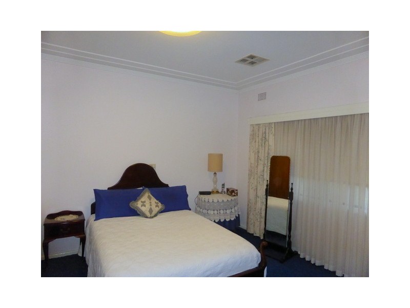 4 Belmore Avenue, Parkes NSW 2870