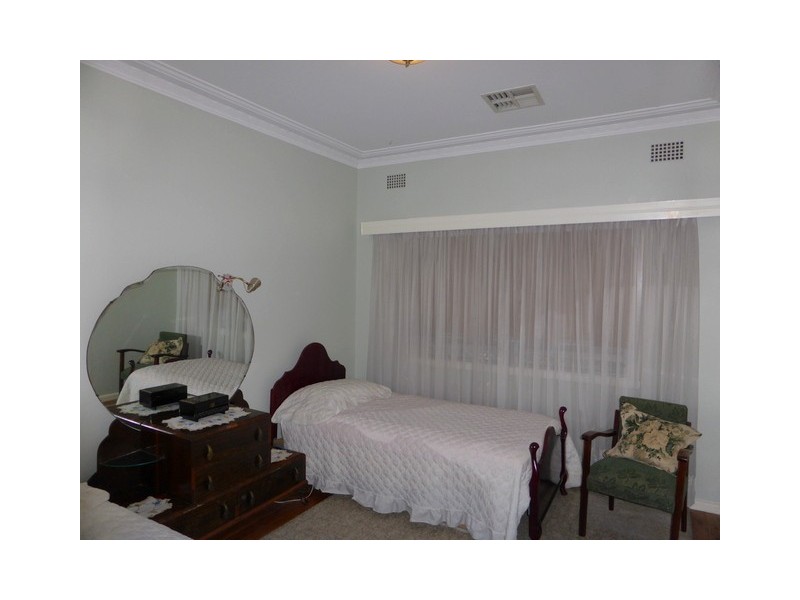 4 Belmore Avenue, Parkes NSW 2870