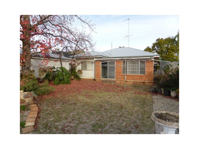 4 Belmore Avenue, Parkes NSW 2870