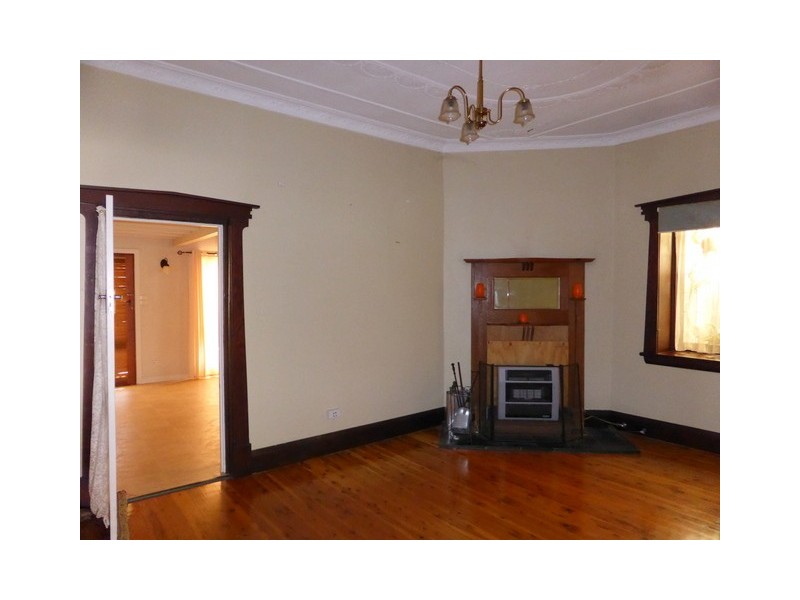 12 Elizabeth Street, Parkes NSW 2870