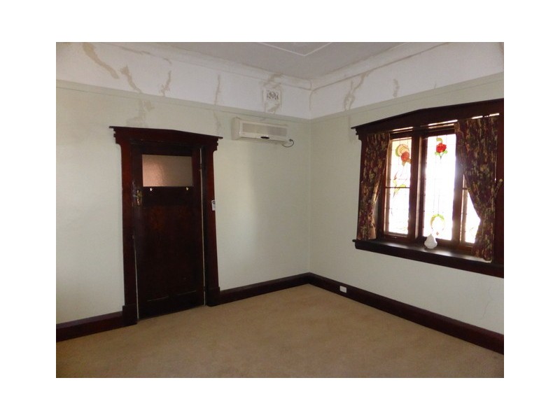 12 Elizabeth Street, Parkes NSW 2870