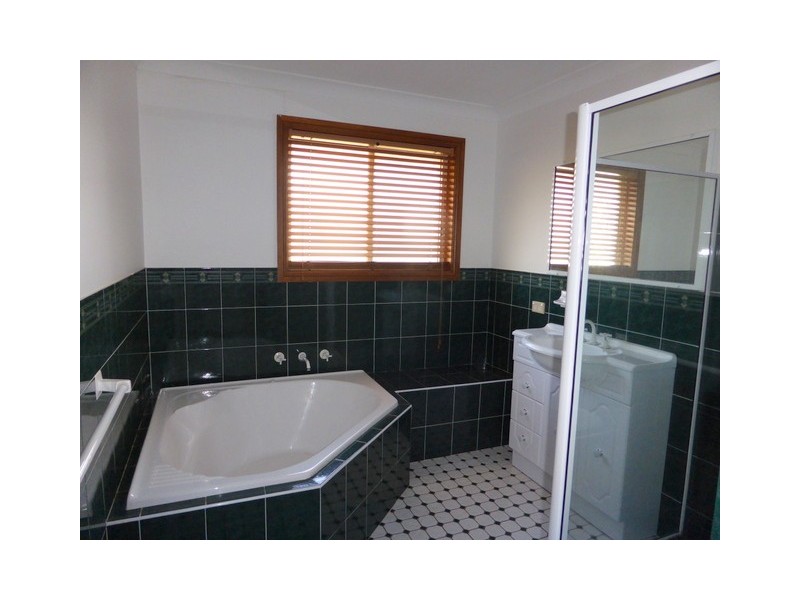 10 Christina Close, Parkes NSW 2870