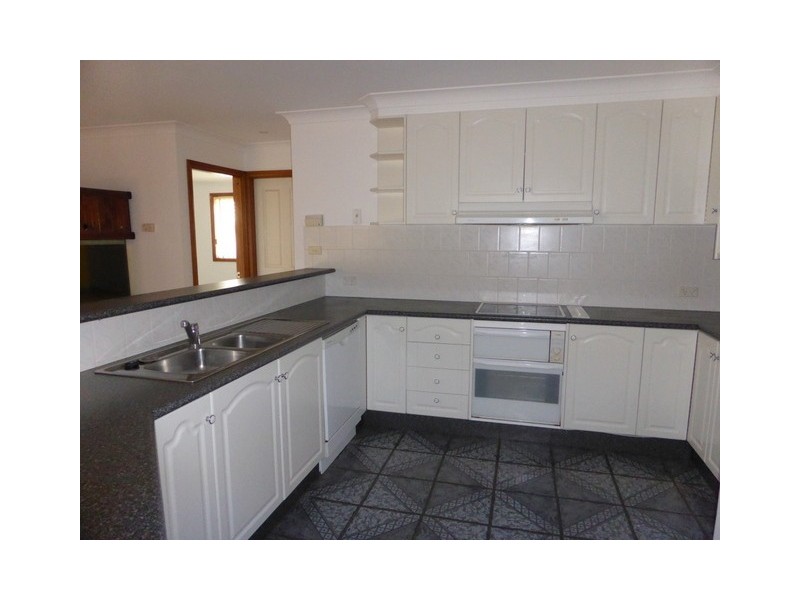 10 Christina Close, Parkes NSW 2870