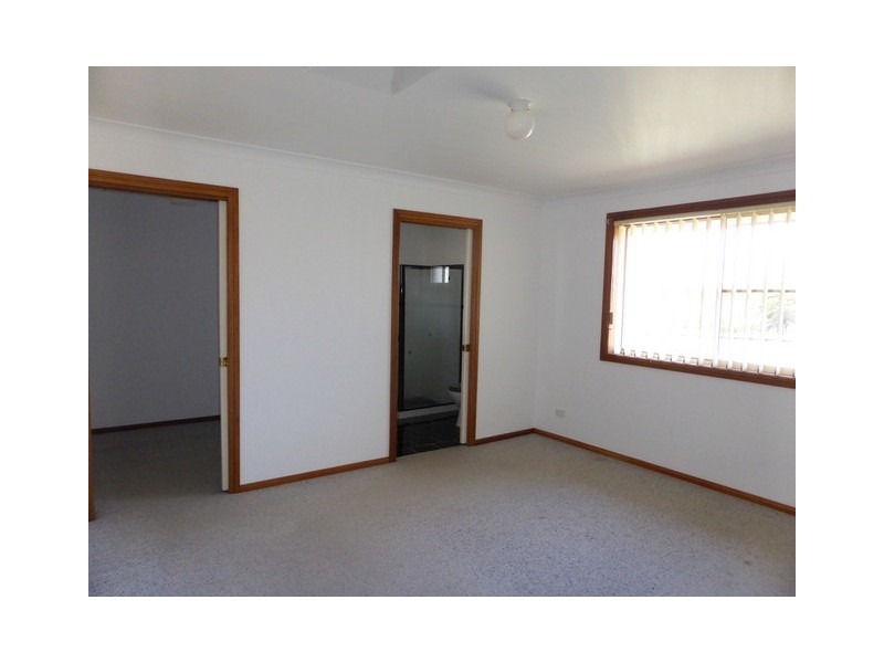 10 Christina Close, Parkes NSW 2870