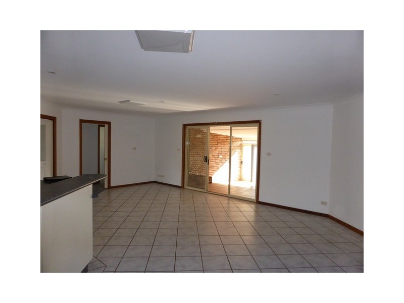 10 Christina Close, Parkes NSW 2870