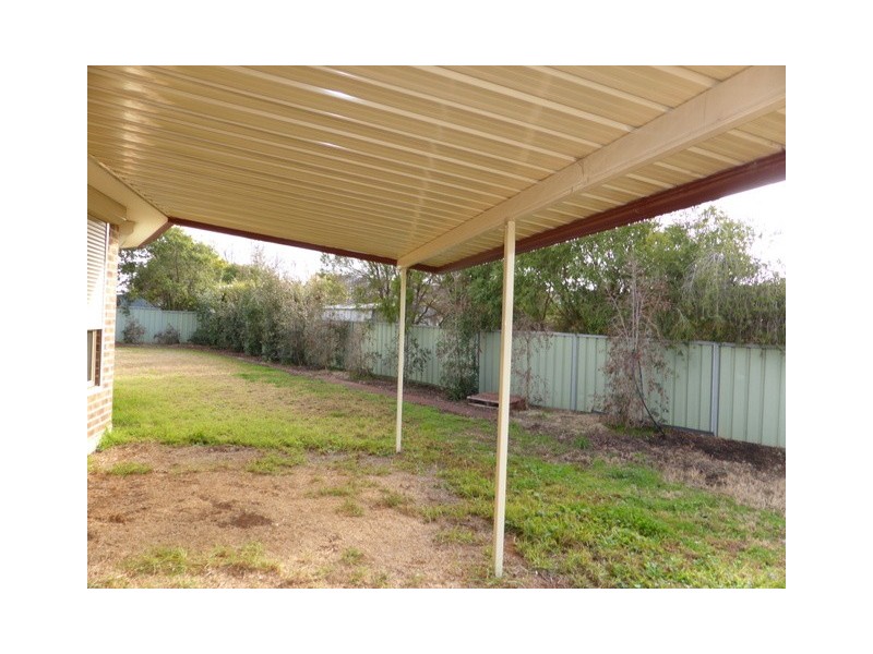 10 Christina Close, Parkes NSW 2870