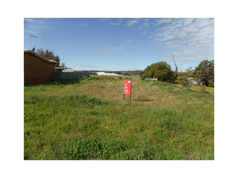 37 Blaxland Street, Parkes NSW 2870