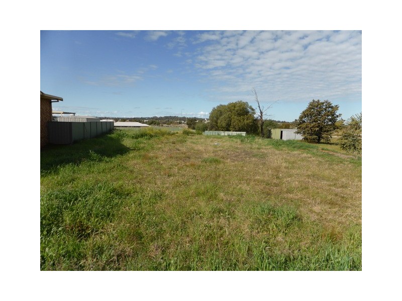 37 Blaxland Street, Parkes NSW 2870