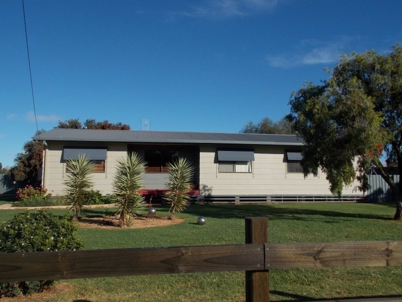 37 Bleechmore Road, Parkes NSW 2870
