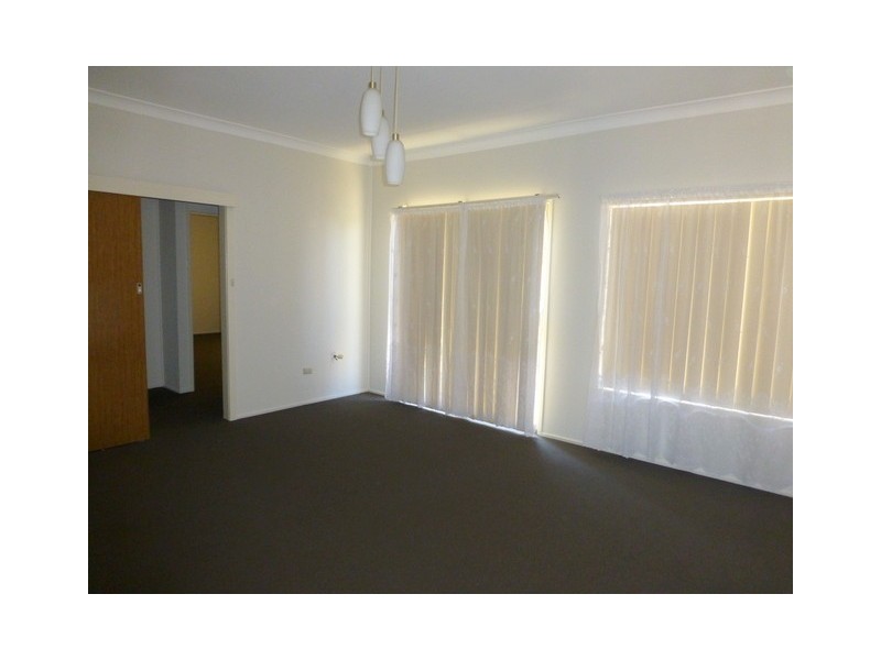 2 Wattle Street, Parkes NSW 2870