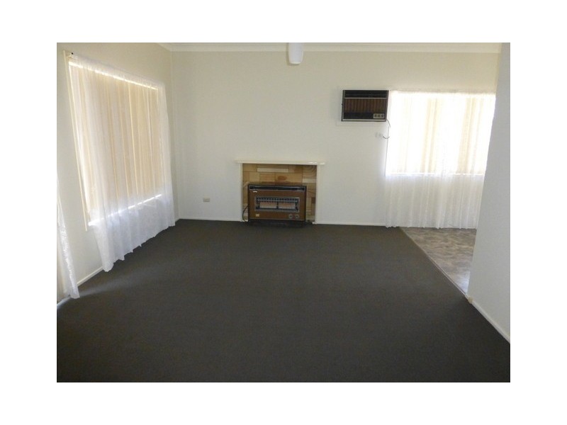2 Wattle Street, Parkes NSW 2870
