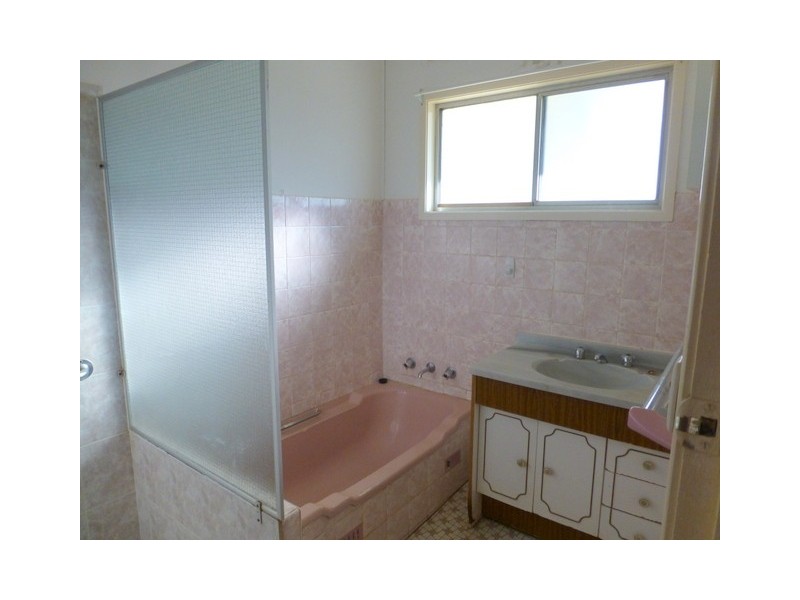 2 Wattle Street, Parkes NSW 2870