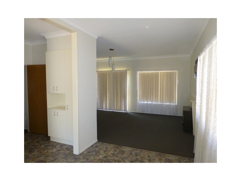 2 Wattle Street, Parkes NSW 2870