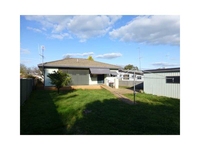 2 Wattle Street, Parkes NSW 2870