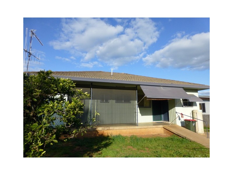 2 Wattle Street, Parkes NSW 2870