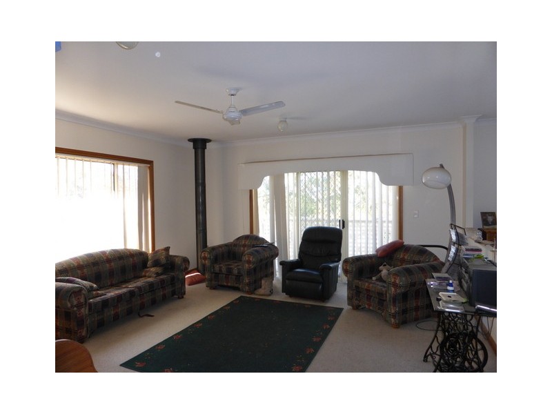 6 Monica Close, Parkes NSW 2870