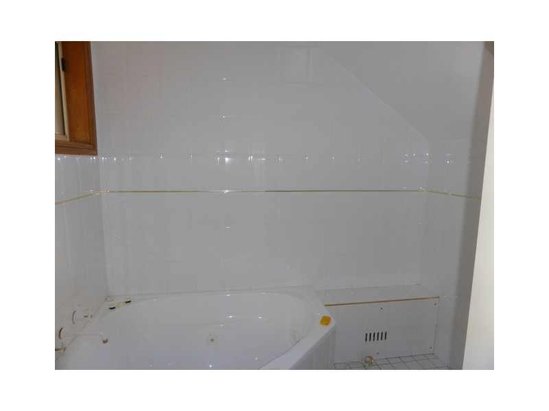 6 Monica Close, Parkes NSW 2870