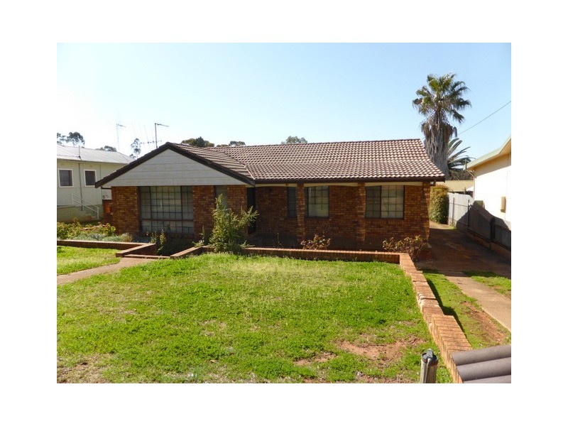 11 Hume Street, Parkes NSW 2870