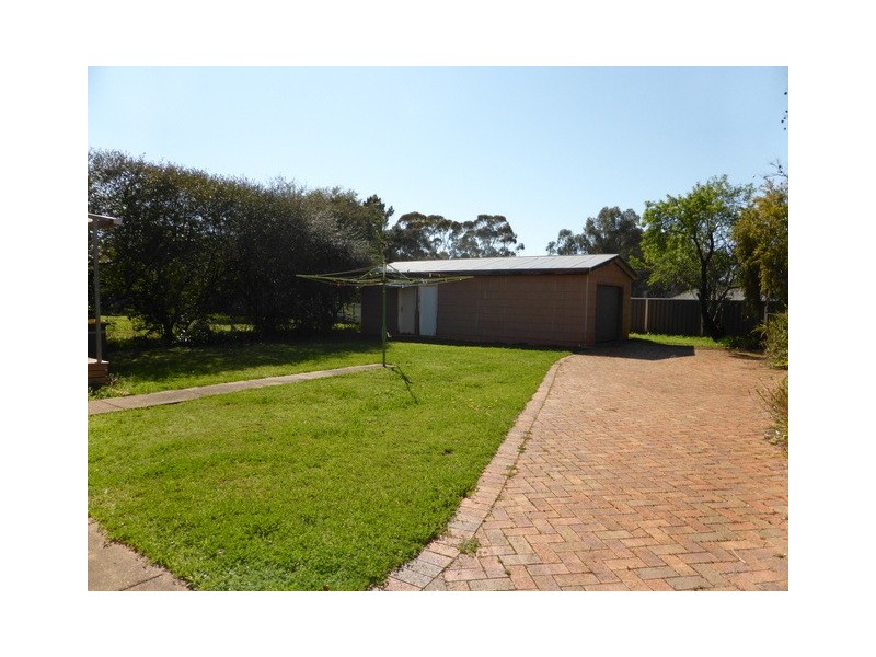 11 Hume Street, Parkes NSW 2870