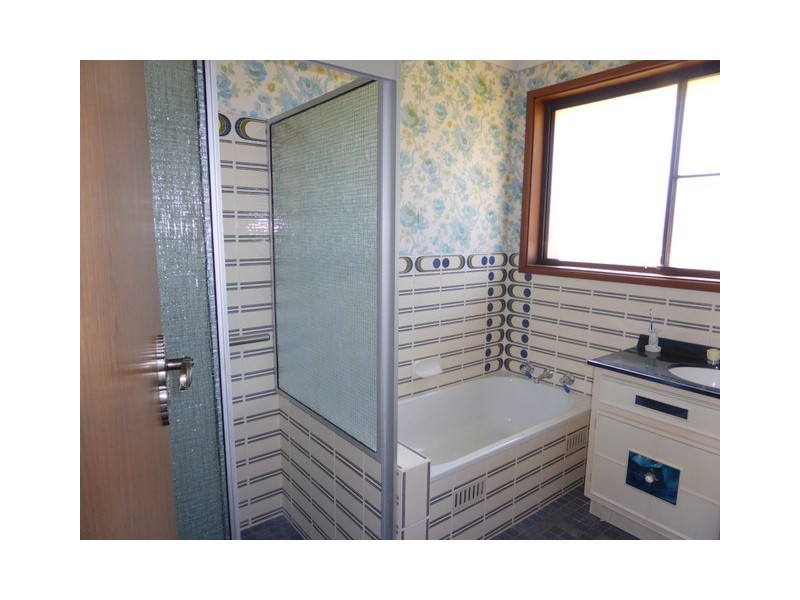 11 Hume Street, Parkes NSW 2870