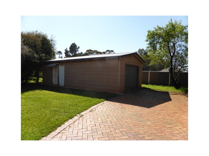 11 Hume Street, Parkes NSW 2870