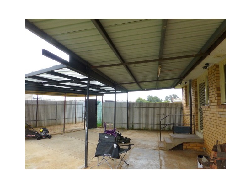 17 Best Street, Parkes NSW 2870