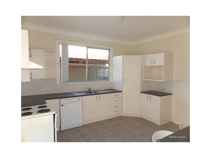 28 Pearce Street, Parkes NSW 2870