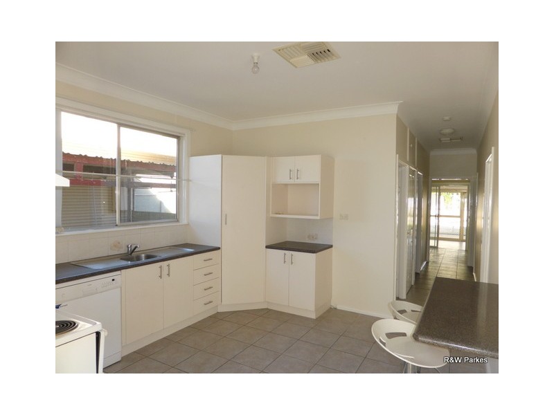 28 Pearce Street, Parkes NSW 2870