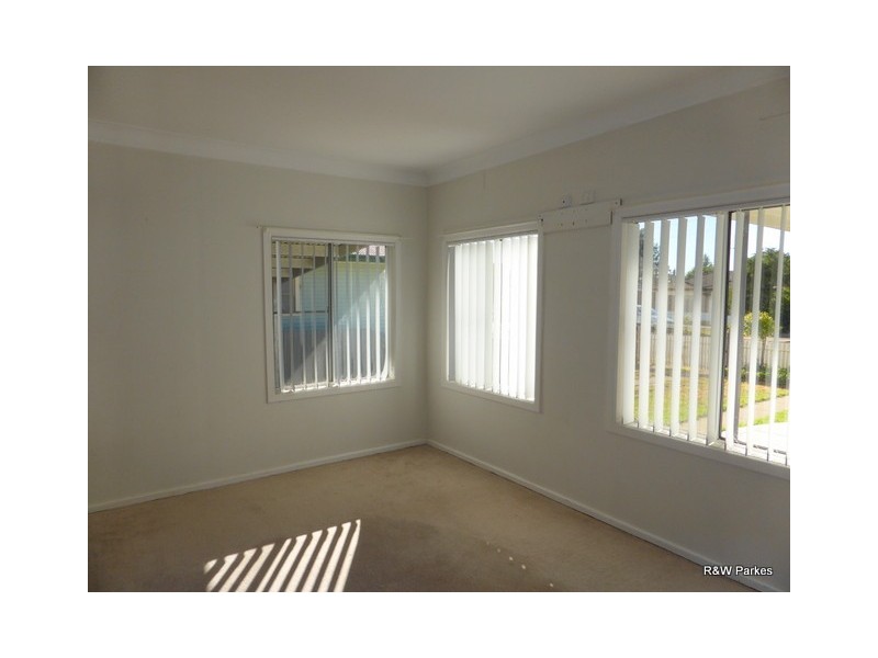 28 Pearce Street, Parkes NSW 2870