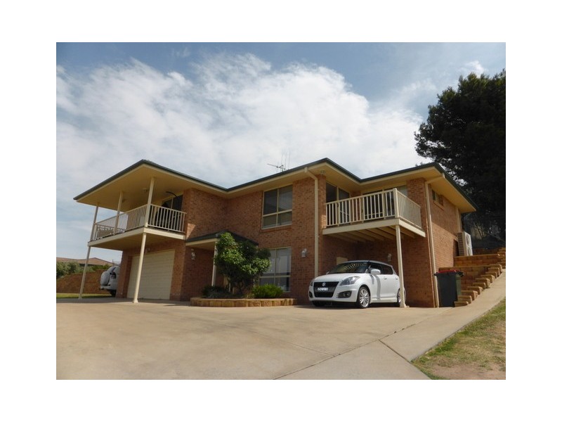 8 Valley View Place, Parkes NSW 2870