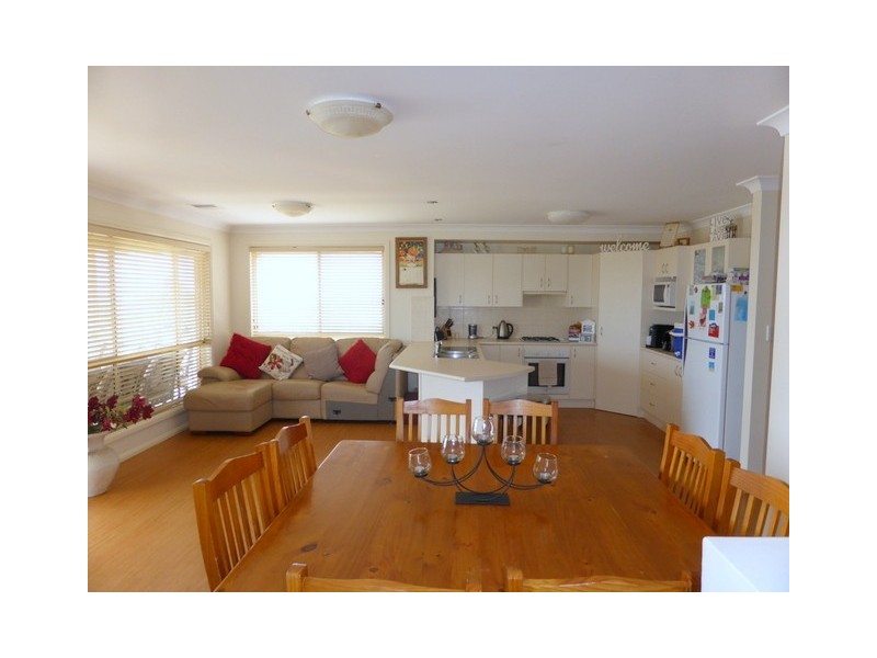 8 Valley View Place, Parkes NSW 2870