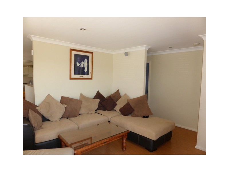 8 Valley View Place, Parkes NSW 2870
