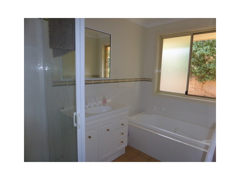 8 Valley View Place, Parkes NSW 2870